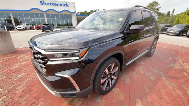 Certified 2025 Honda Pilot Touring image 5