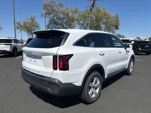 Used 2022 Kia Sorento LX AWD/4WD image 4
