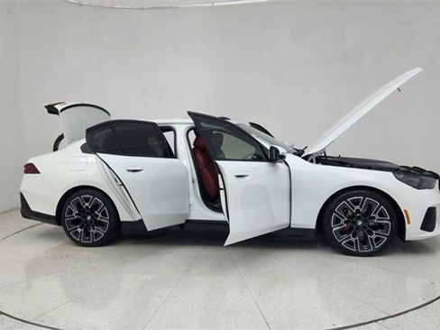 Used 2025 BMW i5 eDrive40i w/ M Sport Package image 68