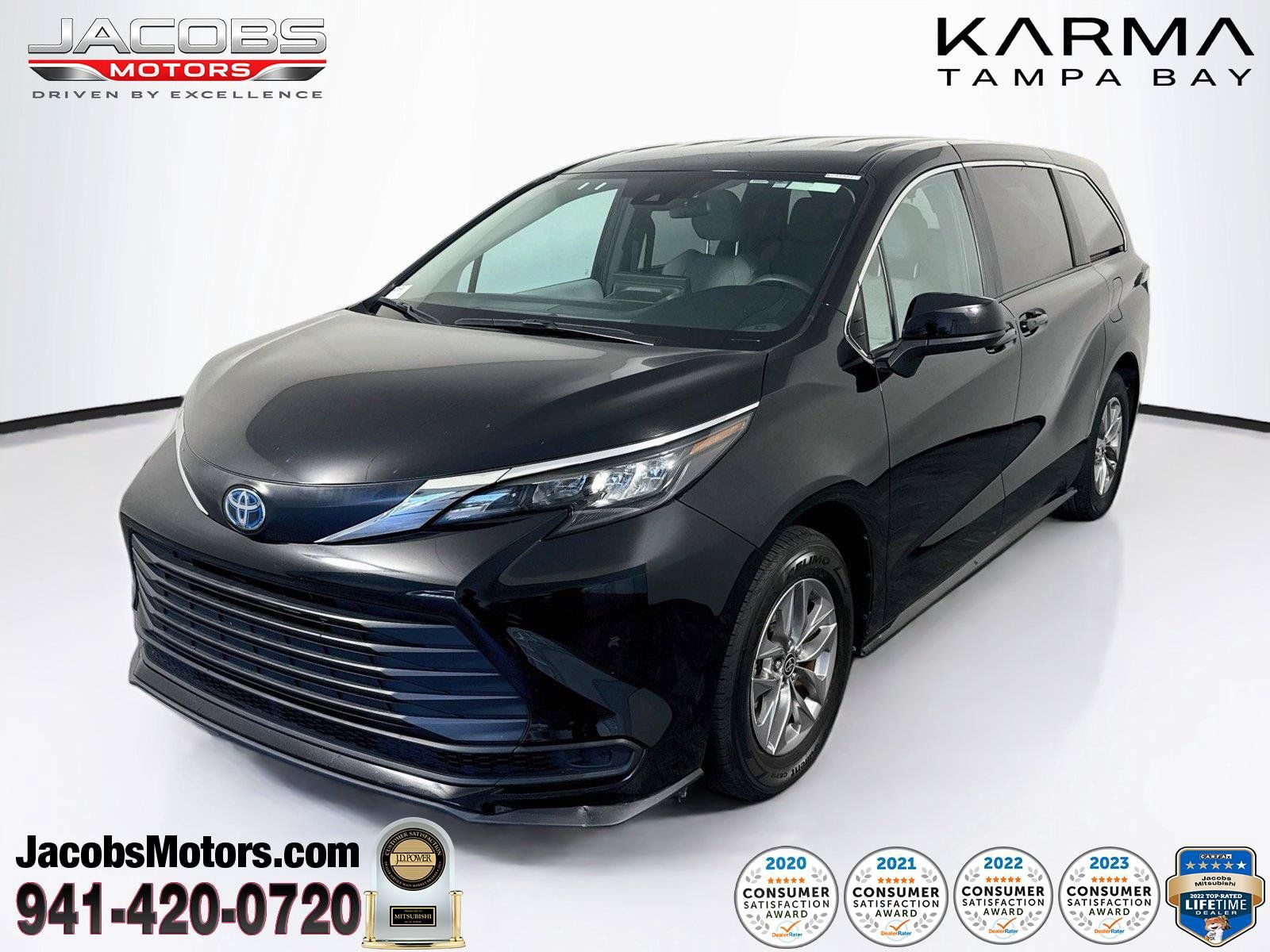 Used 2025 Toyota Sienna LE FWD image 1