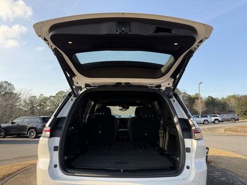 New 2025 Jeep Grand Cherokee L Laredo w/ Luxury Tech Group I image 31