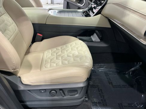 Used 2025 Nissan Armada Platinum Reserve image 35