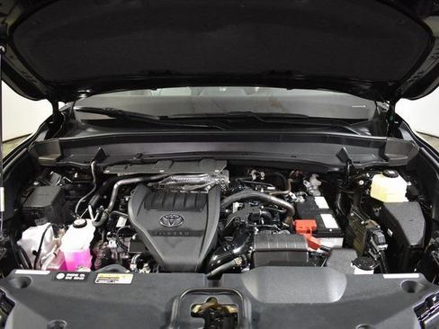 Used 2025 Toyota Grand Highlander AWD image 40