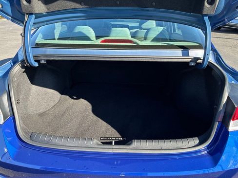 Used 2023 Hyundai Elantra SEL image 12