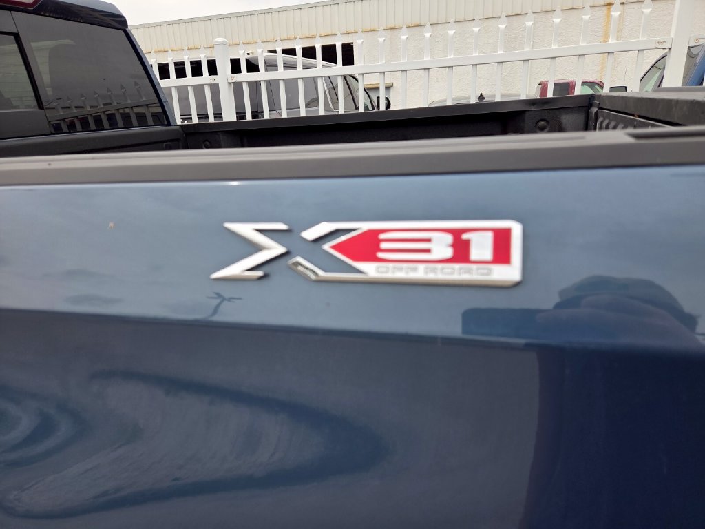 Used 2024 GMC Sierra 1500 SLT w/ SLT Premium Plus Package AWD/4WD image 7