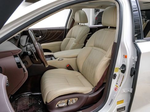 Used 2018 Lexus LS 500 w/ Luxury Package RWD image 32