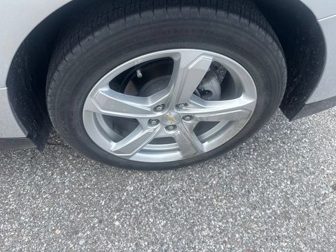 Used 2017 Chevrolet Volt LT FWD image 9