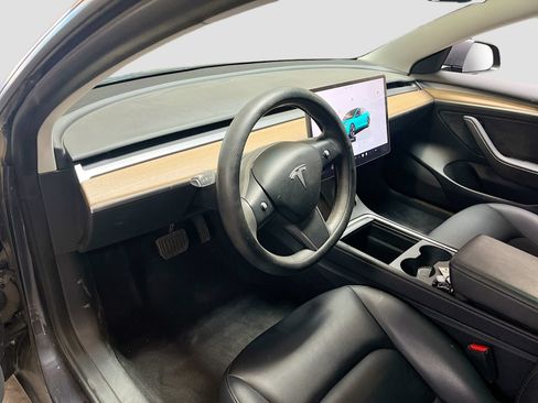 Used 2023 Tesla Model 3 Standard Range RWD image 9