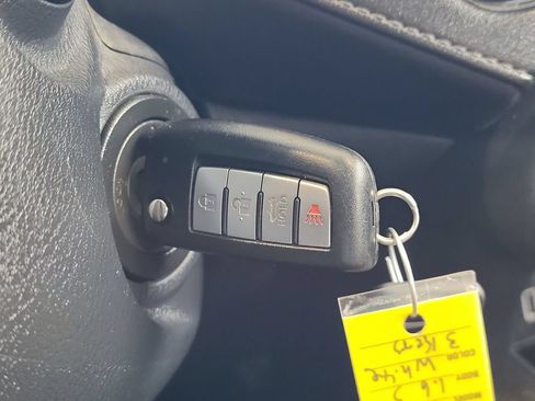 Used 2022 Nissan Versa S FWD image 25