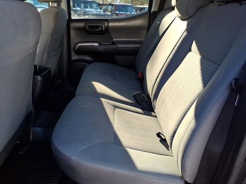 Used 2016 Toyota Tacoma SR5 w/ SR5 Appearance Package (SN) image 9