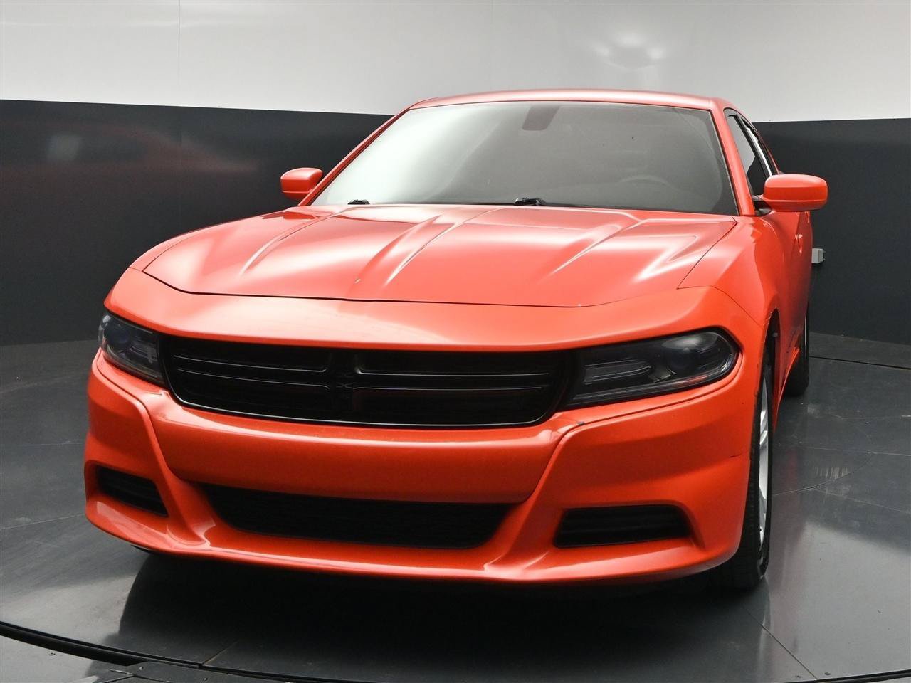 Used 2018 Dodge Charger SXT RWD image 2