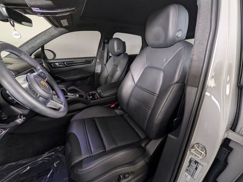 Certified 2023 Porsche Cayenne GTS AWD/4WD image 5