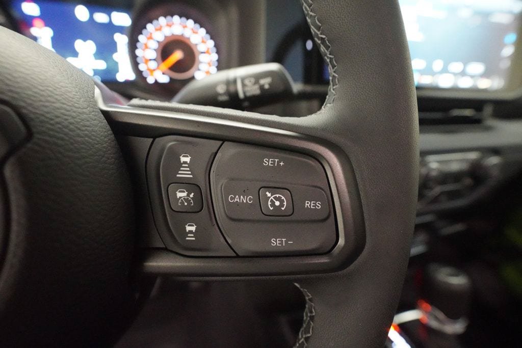 Used 2025 Jeep Gladiator Sport AWD/4WD image 18