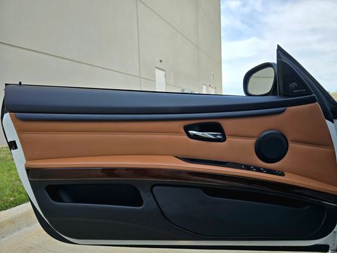 Used 2013 BMW 335i Convertible RWD image 18