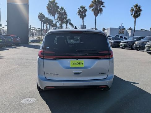 New 2026 Chrysler Pacifica Limited w/ S Appearance Package image 7