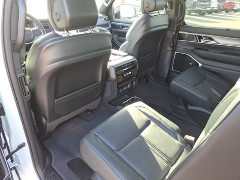 New 2026 Jeep Grand Wagoneer Limited image 17