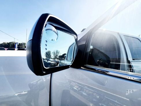 Used 2015 Chevrolet Silverado 1500 LTZ Z71 AWD/4WD image 28