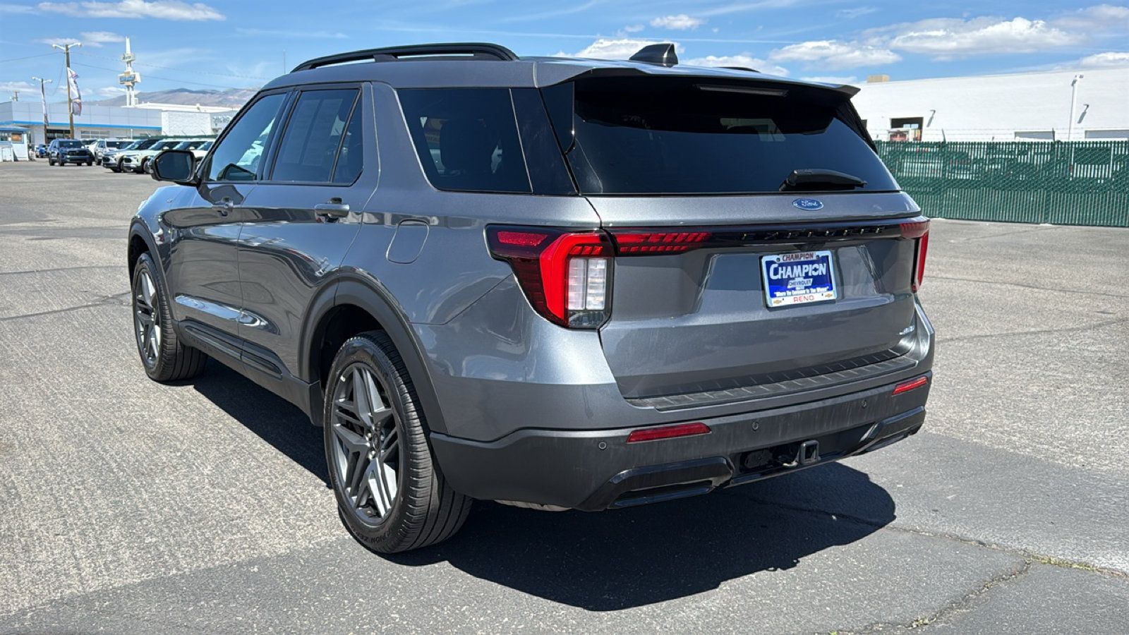 Used 2025 Ford Explorer ST-Line w/ ST-Line Street Pack AWD/4WD image 7