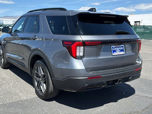 Used 2025 Ford Explorer ST-Line w/ ST-Line Street Pack AWD/4WD image 7