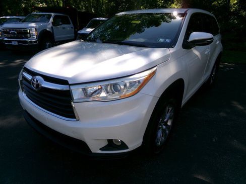 Used 2014 Toyota Highlander Plus AWD/4WD image 4