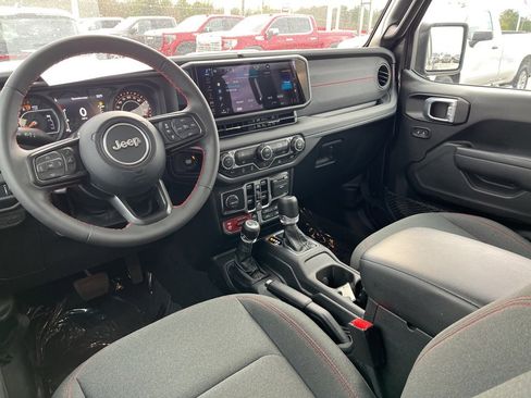 Used 2024 Jeep Gladiator Rubicon image 12