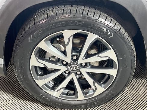 Certified 2023 Toyota Corolla Cross XLE image 28