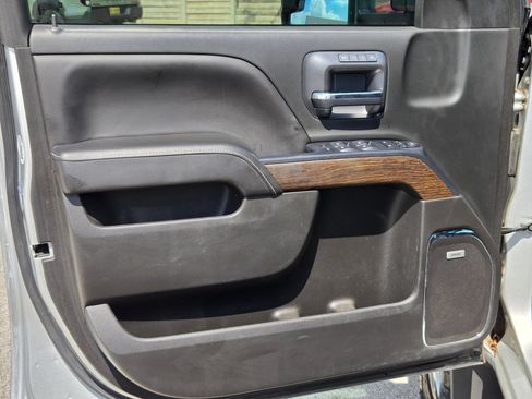 Used 2019 GMC Sierra 2500 Denali w/ Duramax Plus Package AWD/4WD image 10