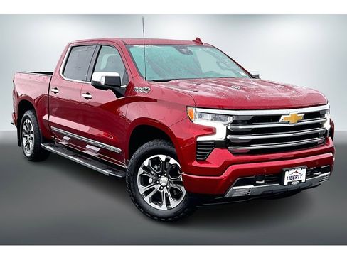 Used 2025 Chevrolet Silverado 1500 High Country w/ Technology Package image 3
