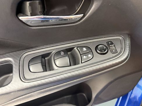 Used 2022 Nissan Versa SV w/ Trunk Package FWD image 22