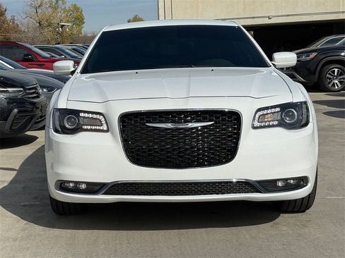 Used 2019 Chrysler 300 S image 6