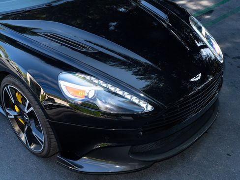 Used 2018 Aston Martin Vanquish S image 9