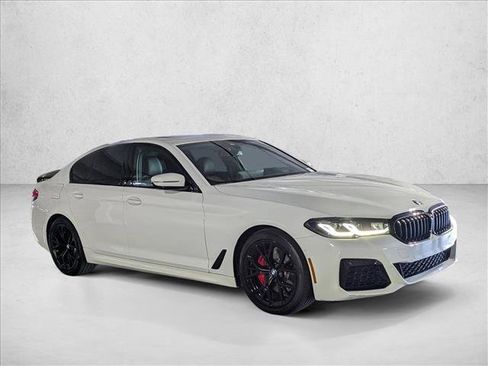 Used 2022 BMW 530i w/ M Sport Package RWD image 3