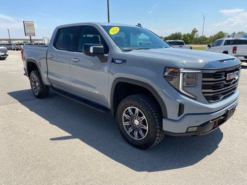 Used 2024 GMC Sierra 1500 AT4 w/ AT4 Premium Package AWD/4WD image 8