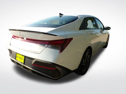 Certified 2025 Hyundai Elantra Sport FWD image 6