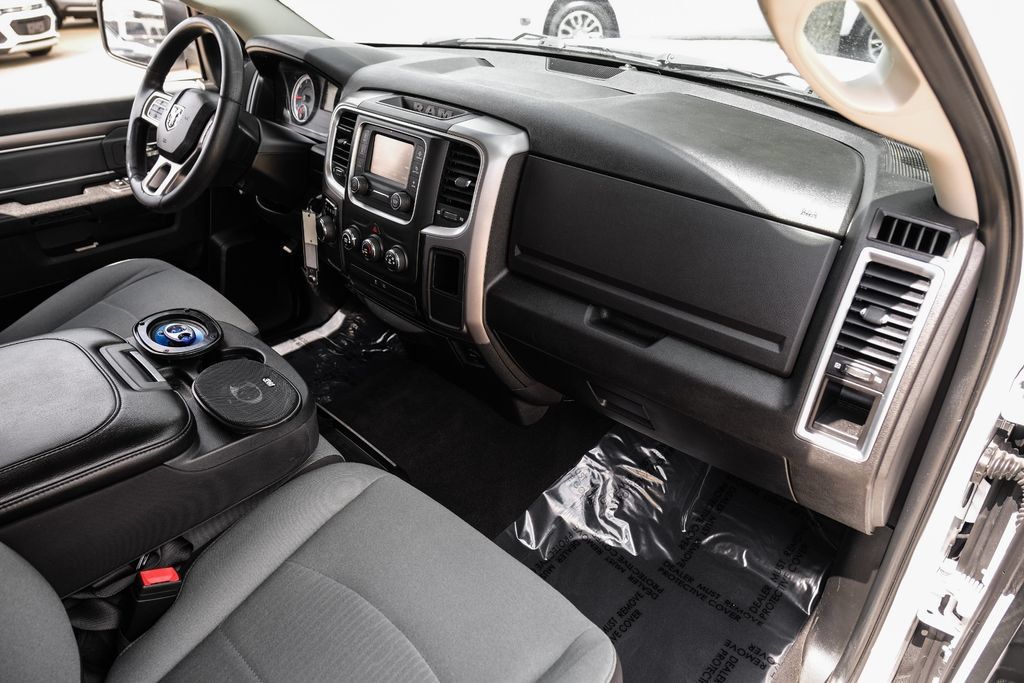 Used 2022 RAM 1500 Classic SLT RWD image 9