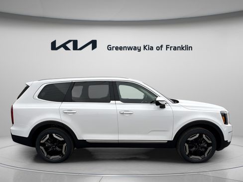 New 2025 Kia Telluride S image 8