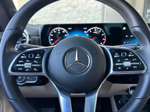 Used 2023 Mercedes-Benz CLA 250 image 21