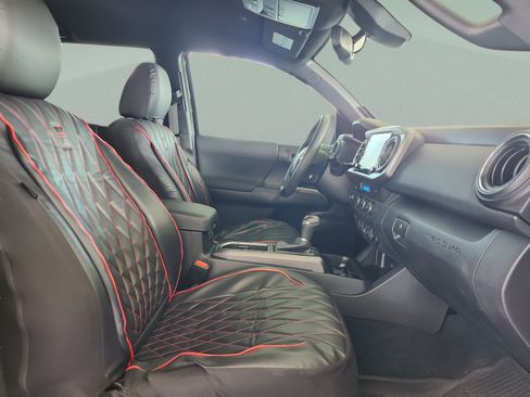Used 2022 Toyota Tacoma TRD Off-Road w/ Technology Package RWD image 19
