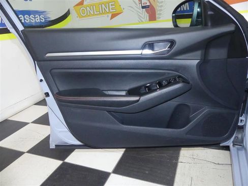 Used 2024 Nissan Altima 2.5 SR image 23