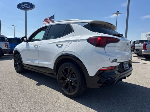Used 2024 Buick Encore GX Sport Touring FWD image 4