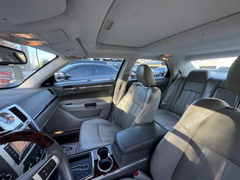 Used 2009 Chrysler 300 C image 10