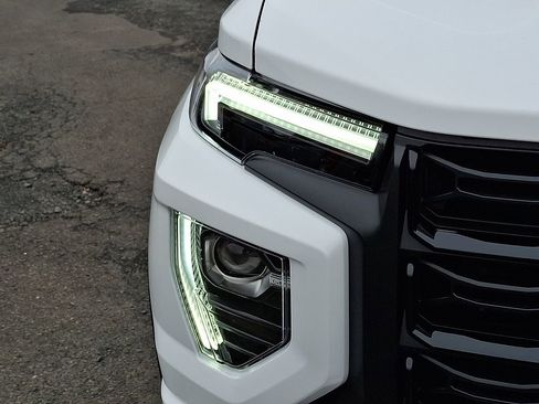 New 2026 GMC Canyon Elevation w/ Convenience Package image 6