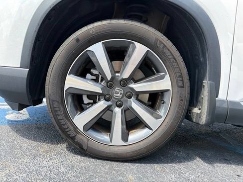 Used 2024 Honda Pilot Touring image 11