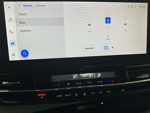 Used 2025 Toyota Sienna XLE image 32