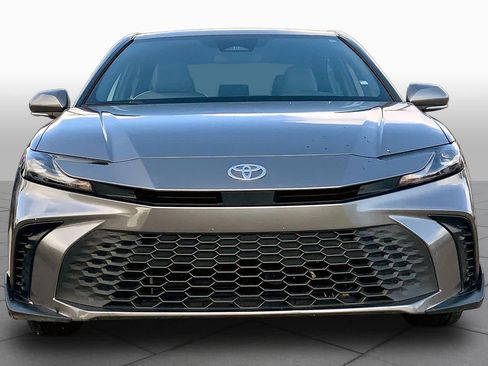 Used 2025 Toyota Camry SE FWD image 4
