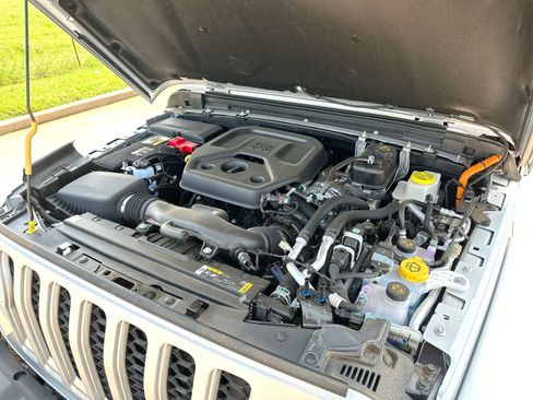 New 2023 Jeep Wrangler Sahara w/ Cold Weather Group image 25