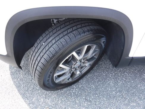 Used 2022 GMC Acadia SLE w/ LPO, Floor Liner Package FWD image 22