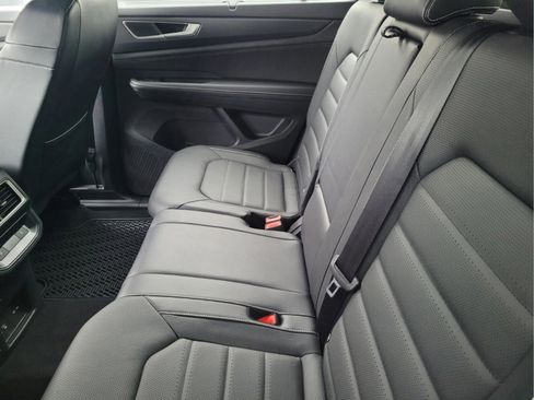 Used 2024 Volkswagen Atlas Cross Sport SEL R-Line image 4