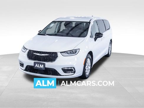 Used 2024 Chrysler Pacifica Touring-L image 1