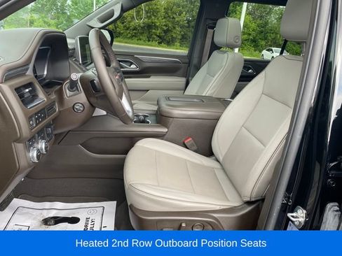 Certified 2023 GMC Yukon SLT w/ SLT Luxury Package AWD/4WD image 17
